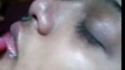 Khohlushka fucks คลิป วีดีโอ xxx ตัวเองด้วยเครื่องสั่น