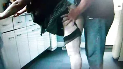 ลูซี่ให้ วีดีโอ โป๊ ฝรั่ง blowjob กับเพื่อนร่วมห้อง