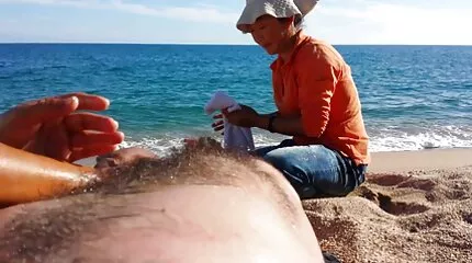 Fucks วีดีโอ โป็ ผู้หญิงอ้วนผมแดงระหว่างบั้นท้ายขนาดใหญ่บนโซฟา